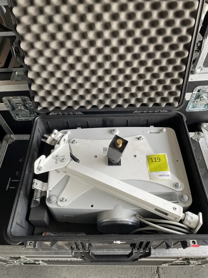 Beamer Sanyo PLC-ZM5000L